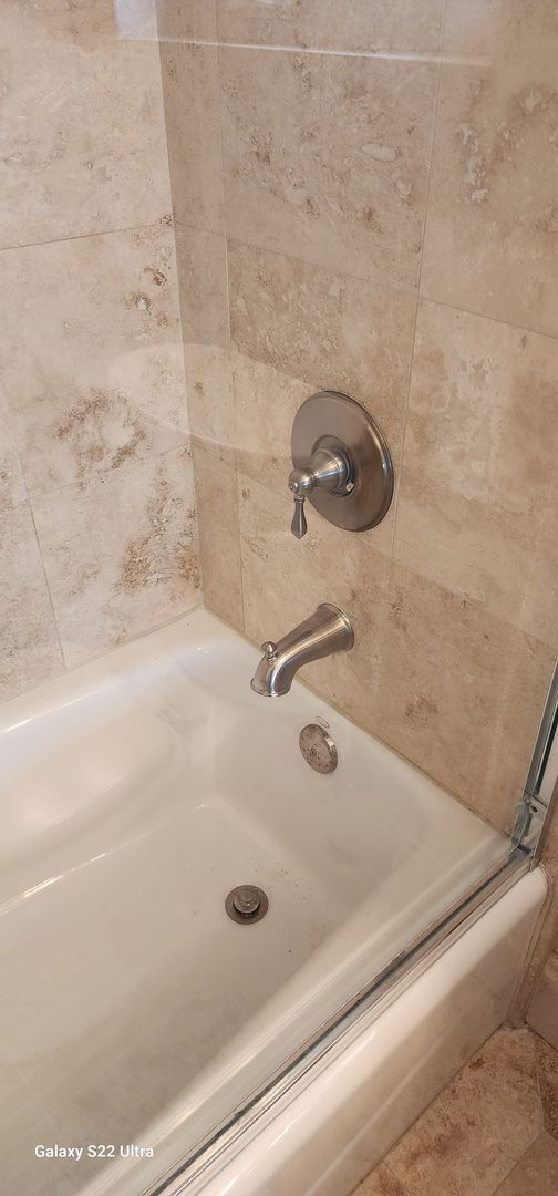 Building Photo - Spacious and freshly updated 2 bedroom, 2 ...