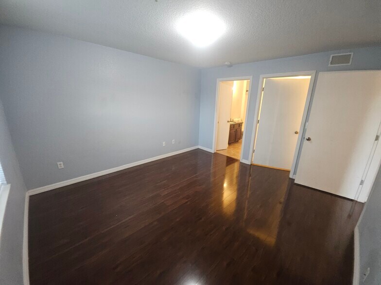 Building Photo - 7360 Westpointe Blvd