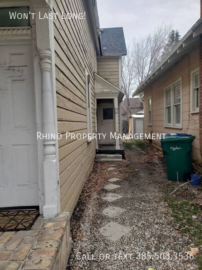 Building Photo - 807 20th St