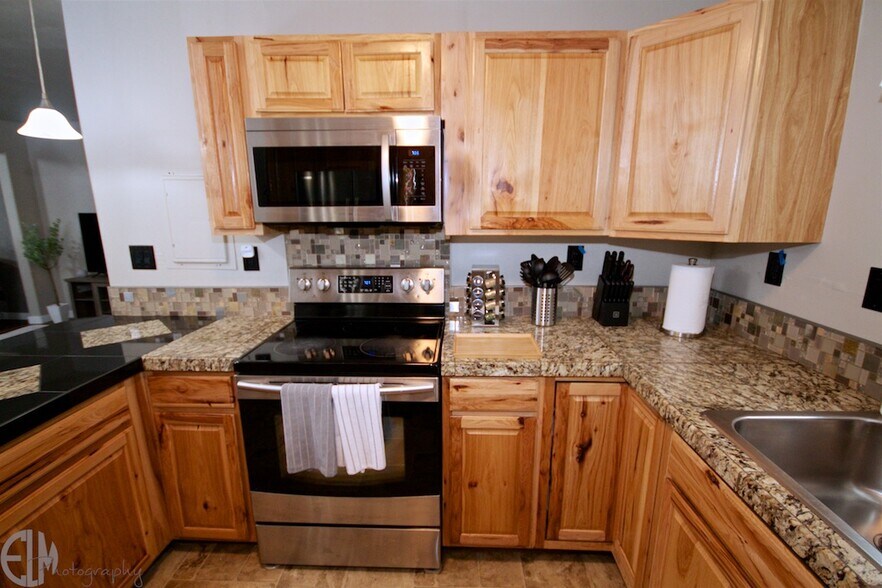 Kitchen - 5540 Four Winds Dr