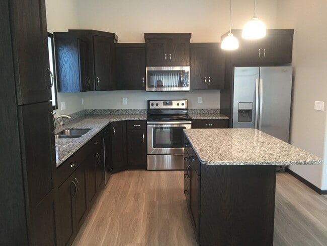 Building Photo - 3 Bed 3 Bath Single Family Home