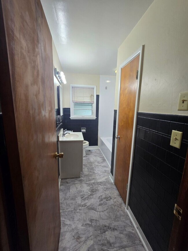 Building Photo - Two Bedroom Duplex located in Lawrence Township near Shadeland and 48th St