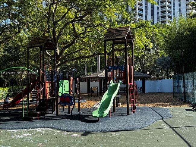 Building Photo - 2000 Towerside Terrace