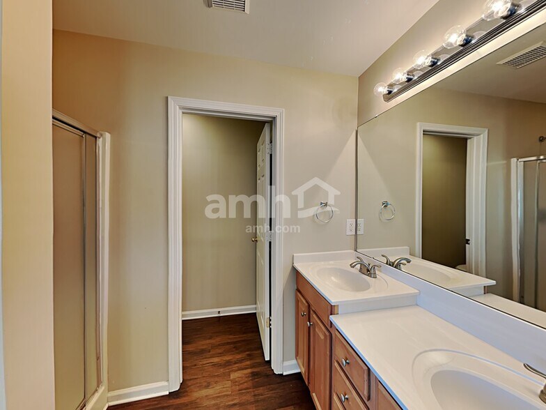 Building Photo - 1018 Brook Valley Run