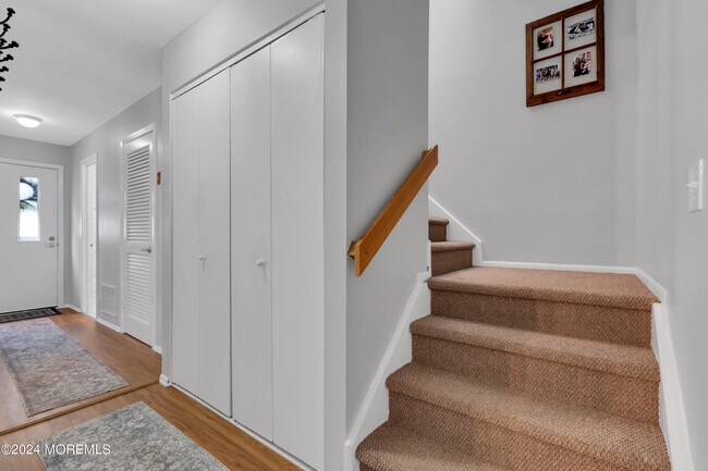 Building Photo - 8 Fern Ct