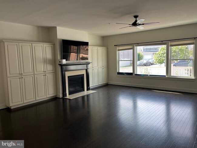 Building Photo - 1705 Willard Way