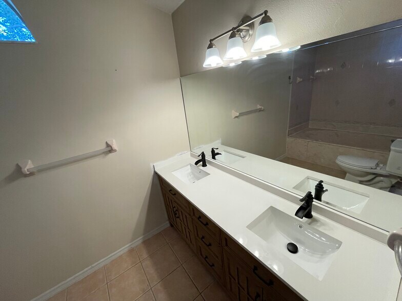 Building Photo - 5127 County Road 125