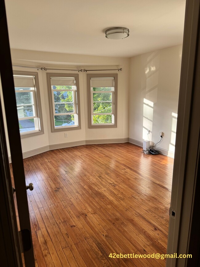 Building Photo - 42 E Bettlewood Ave