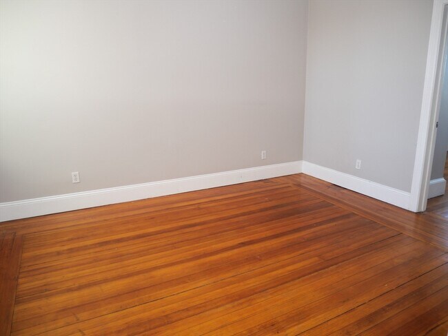 Building Photo - 14 Chestnut Hill Ave