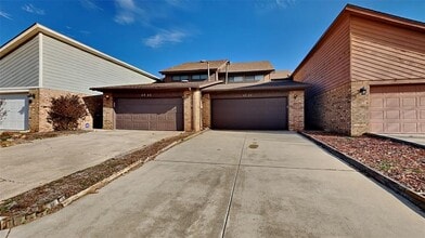 Building Photo - 4723 Hemlock Ln