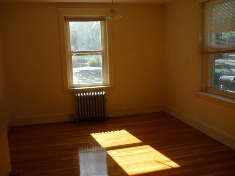 Primary Photo - 231 Freeman St