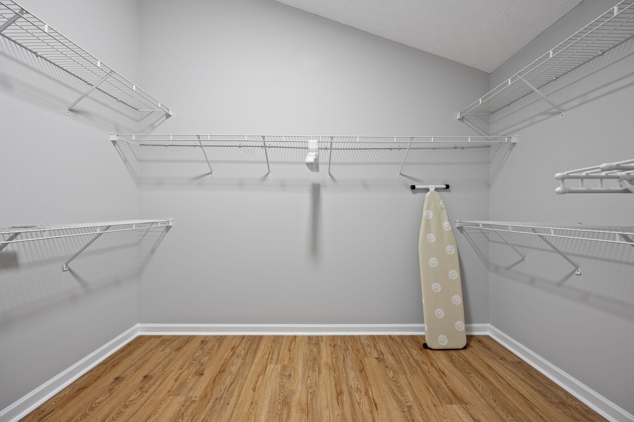 Building Photo - 350 Saddle Bridge Dr