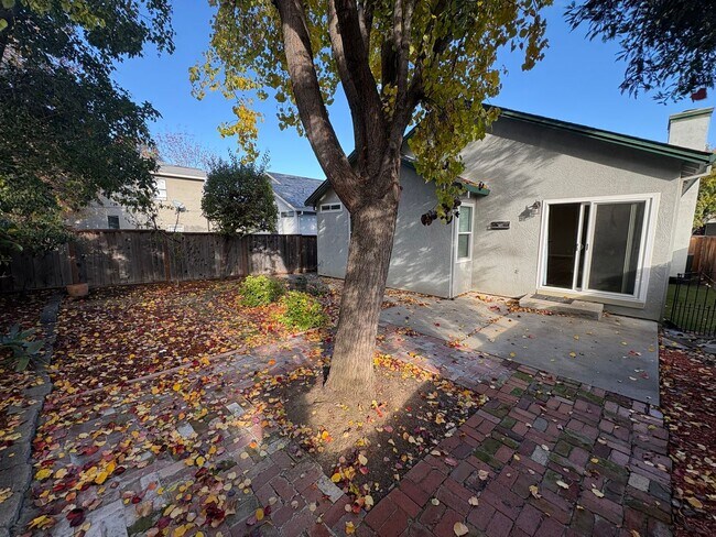 Building Photo - Cozy 3 Bed 2 Bath Home in Brentwood