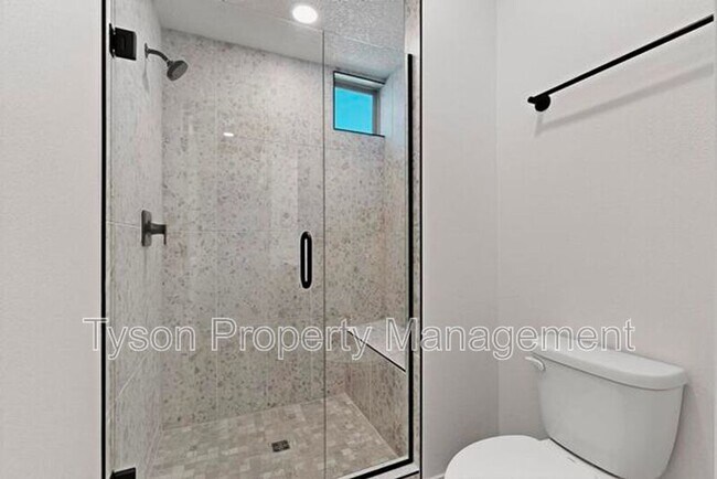 Building Photo - 6618 Sydney Drive NE