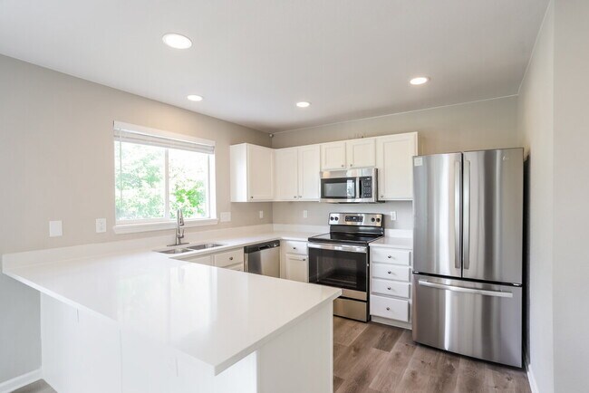 Building Photo - 8574 Bluegrass Cir