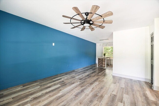 Building Photo - 4701 Lucinda Ln