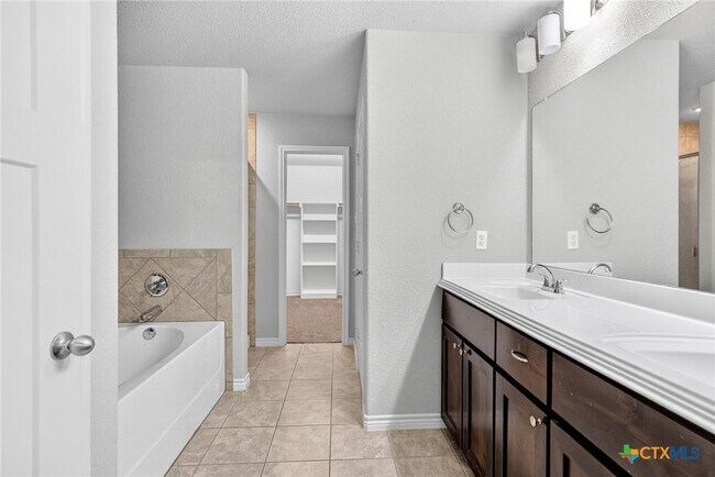 Building Photo - 7002 Spirit Of The W Dr