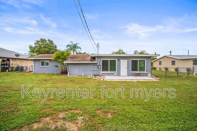 Building Photo - 2210 Parkview Dr