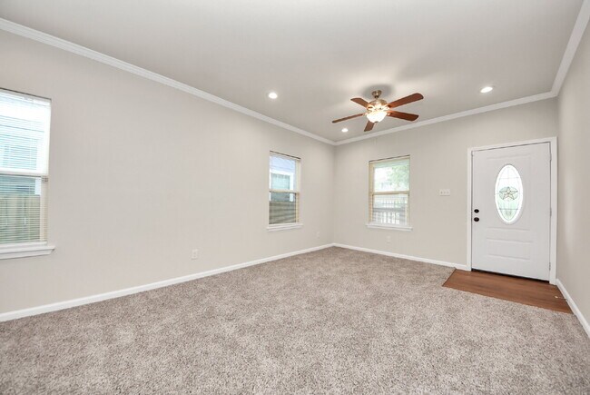 Building Photo - Renovated Houston Gem Near Downtown & the Medical Center