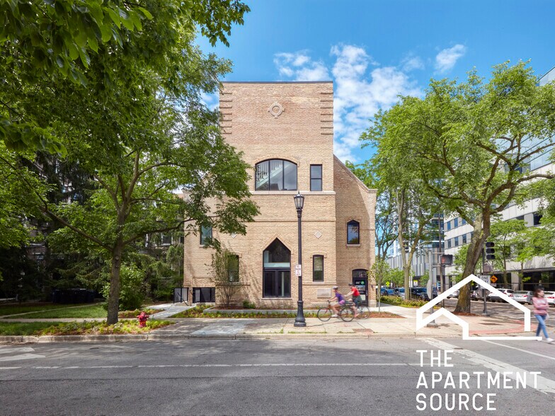 Building Photo - 1712 Oak Ave