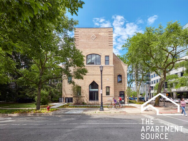 Building Photo - 1712 Oak Ave