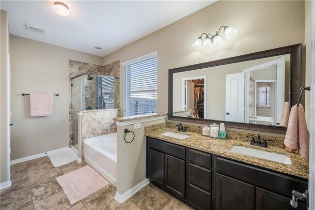 Building Photo - 273 Everglade Dr