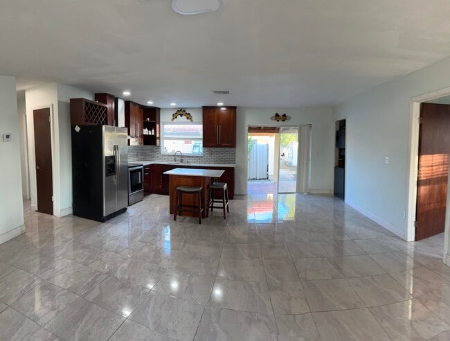 Building Photo - 416 San Mateo Dr