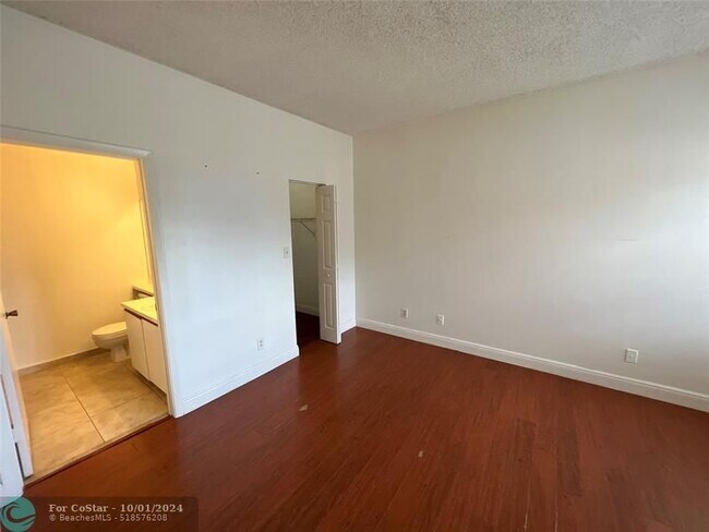 Building Photo - 840 Cypress Park Way