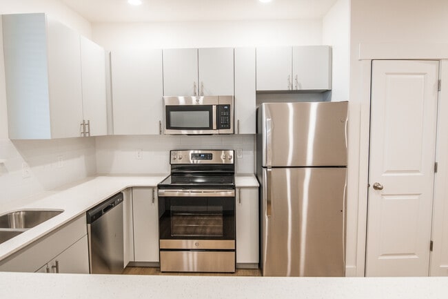 Building Photo - Trail Hollow Apartments