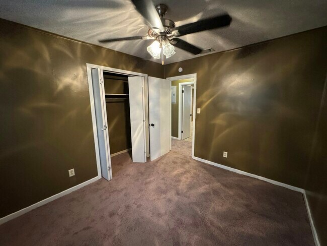 Building Photo - 1547 Dianne Dr