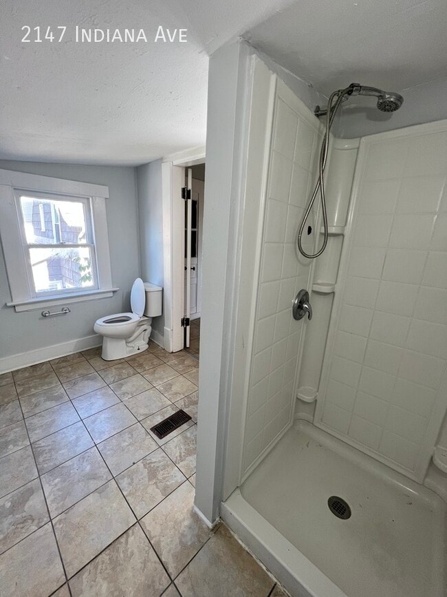 Building Photo - Huge 7 Bedroom 4 Bath Home Close To OSU Av...