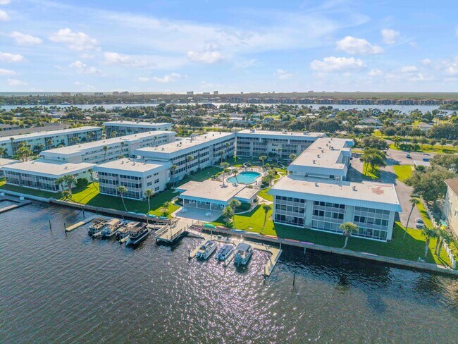 Building Photo - New Smyrna 2BD/2BA Beach Condo in Waterfront Community!