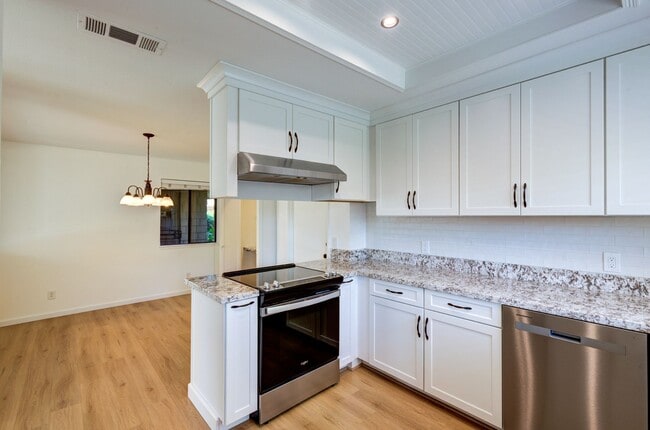 Building Photo - 1067 W Sierra Ave