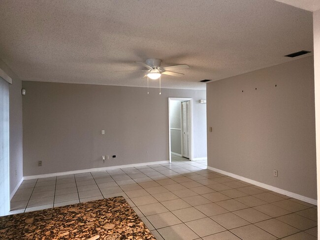 Building Photo - Spacious Single-Story Home; Private Fenced...