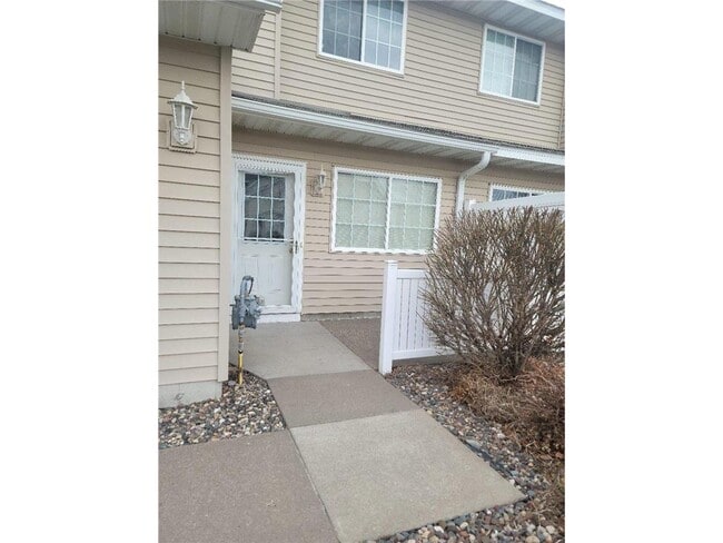 Building Photo - 2502 Yellowstone Dr