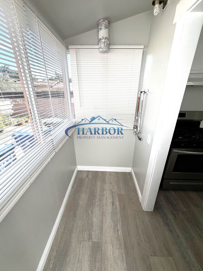 Building Photo - 782-786 W 18th St