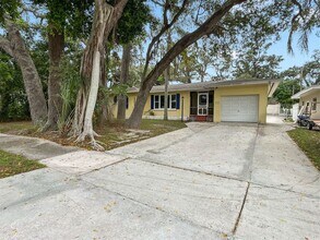 Building Photo - Beautiful 2-Bedroom Home in Prime Clearwater Location with Spacious Fenced Yard!