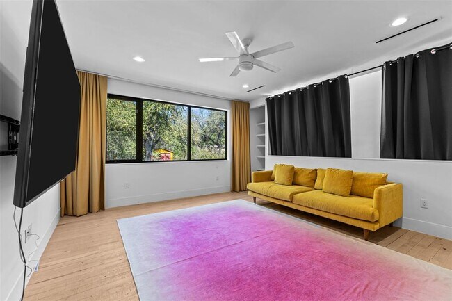 Building Photo - 5704 Driftwood Dr