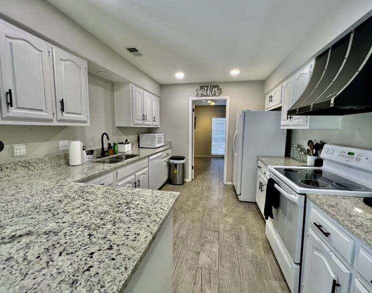 Building Photo - 550 Westoak