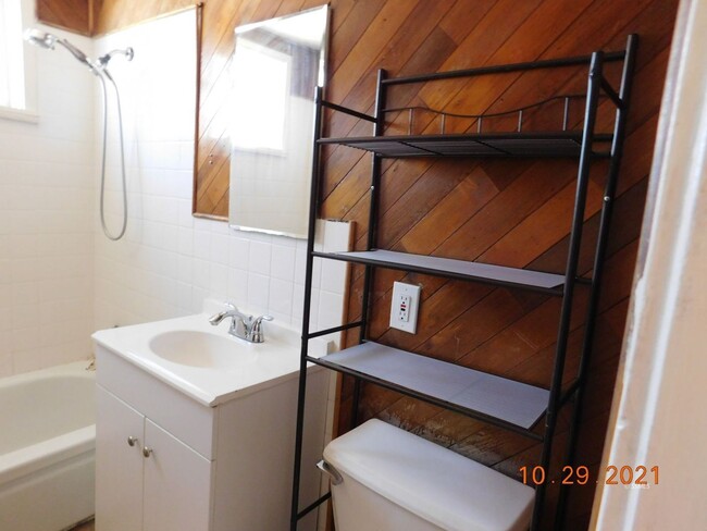Building Photo - 424 N Alvord St