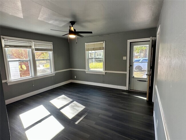 Building Photo - 7121 Lamont Dr