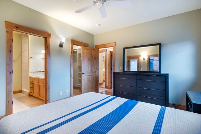 Building Photo - 150 Adams St