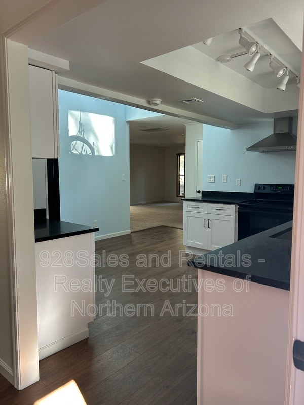 Building Photo - 3341 S Walkup Dr