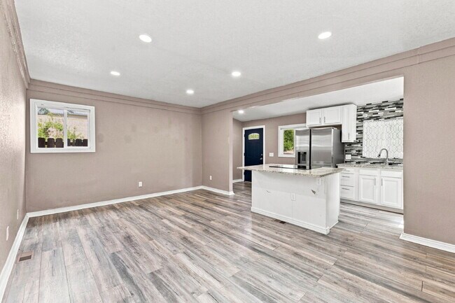 Building Photo - $2,800.95 with $300 Off the first month's rent, 3 Beds - 2 Baths, Single Family Home in Denver wi...