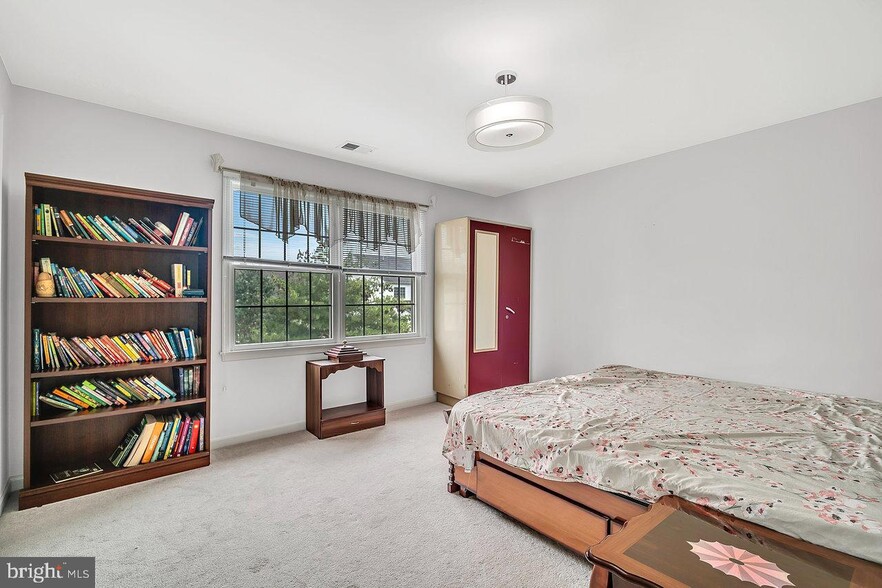 Building Photo - 86 Renfield Dr