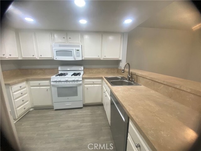 Building Photo - 25651 Mont Pointe