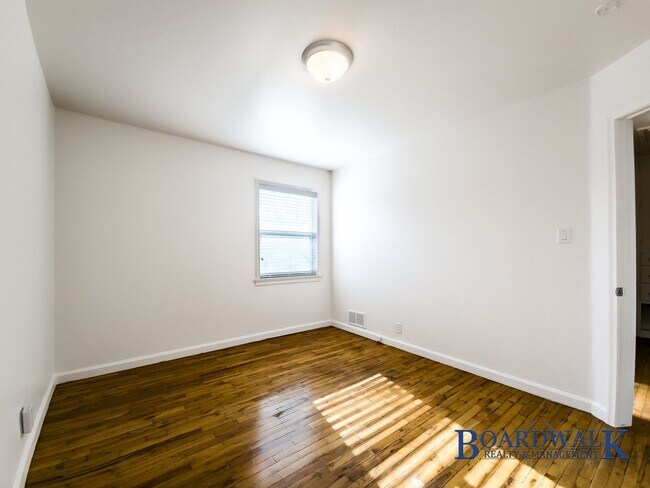 Building Photo - Spacious 4-Bed Home with Basement & Covered Patio