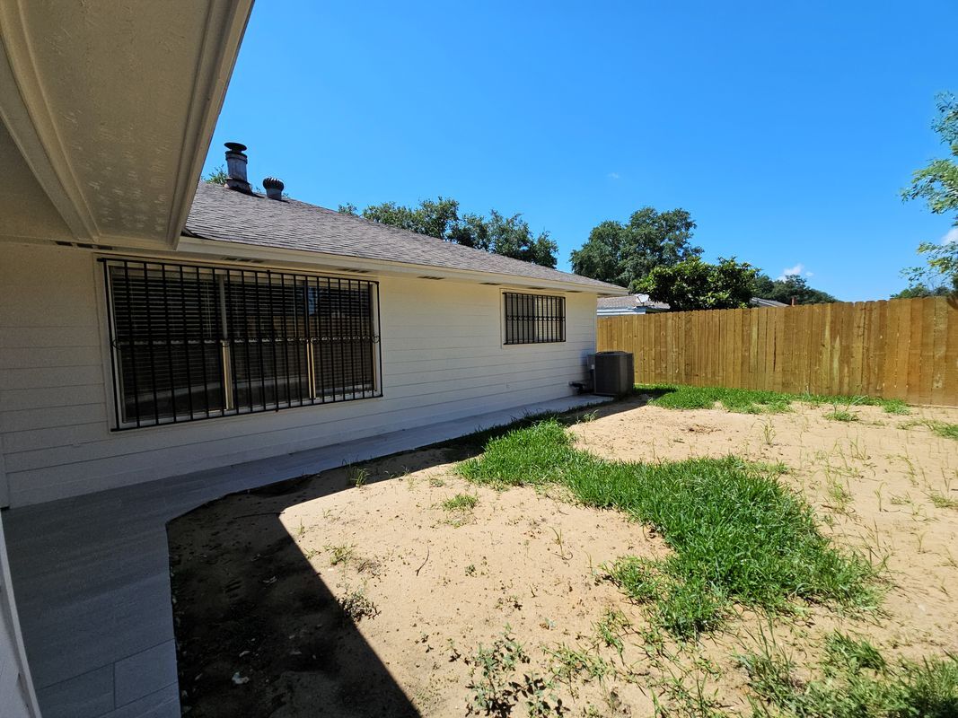 Building Photo - 1310 Goswell Ln