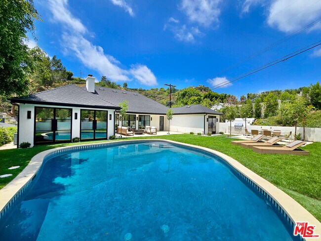 Building Photo - 2288 Coldwater Canyon Dr