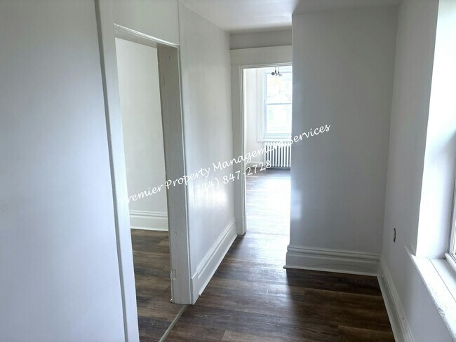 Building Photo - 1129 Chartiers Ave